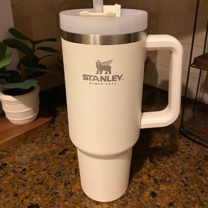 BRAND NEW Stanley 40 oz Adventure Quencher Cream Travel tumbler